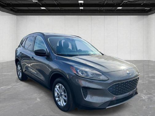Gray Metallic 2022 Ford Escape SE