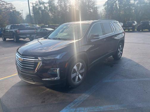Black Cherry Metallic 2023 Chevrolet Traverse LT Leather