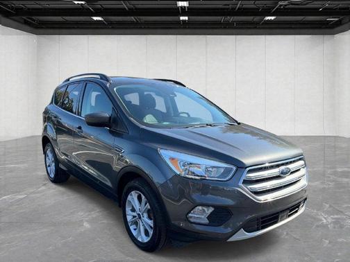 Magnetic 2018 Ford Escape SE