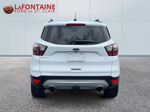 Oxford White 2017 Ford Escape SE
