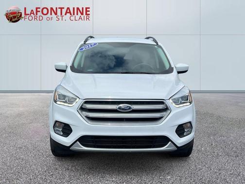 Oxford White 2017 Ford Escape SE