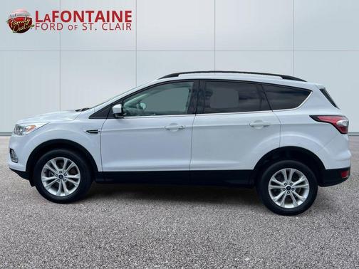 Oxford White 2017 Ford Escape SE