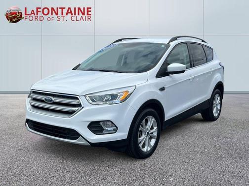 Oxford White 2017 Ford Escape SE