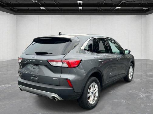 Gray Metallic 2022 Ford Escape SE