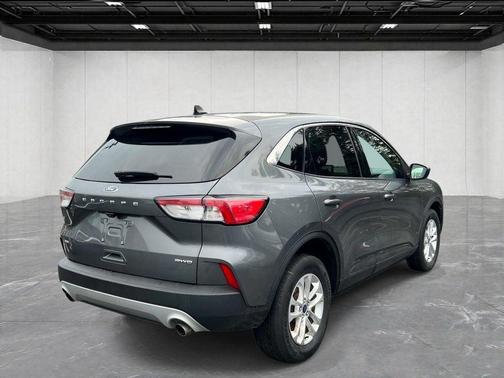 Gray Metallic 2022 Ford Escape SE