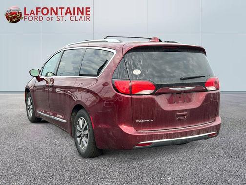 Velvet Red Pearlcoat 2019 Chrysler Pacifica Touring-L Plus