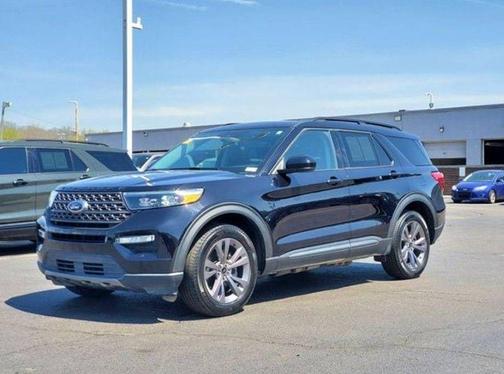 Black Metallic 2024 Ford Explorer XLT