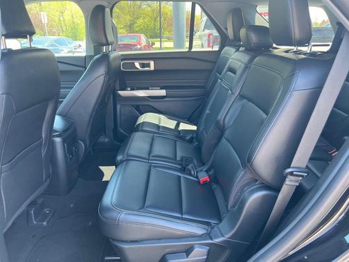 Black Metallic 2024 Ford Explorer XLT