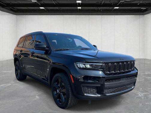 Diamond Black 2022 Jeep Grand Cherokee L Laredo