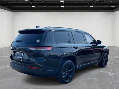 Diamond Black 2022 Jeep Grand Cherokee L Laredo