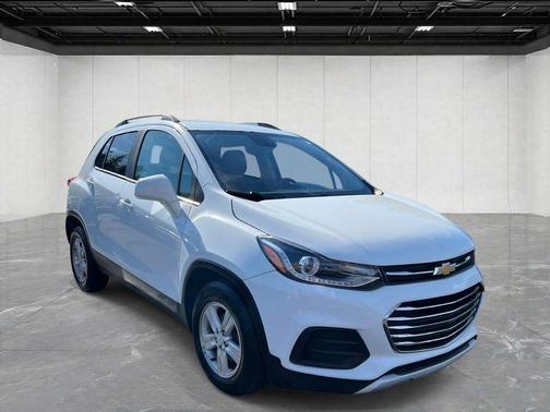 Summit White 2020 Chevrolet Trax LT