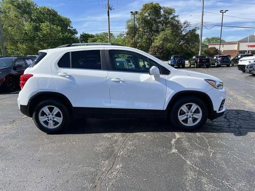 Summit White 2020 Chevrolet Trax LT