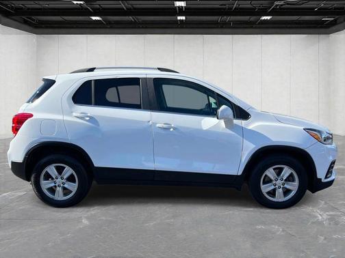 Summit White 2020 Chevrolet Trax LT