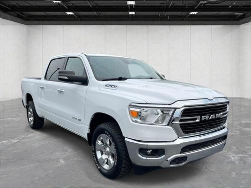 Bright White Clearcoat 2019 RAM 1500 Big Horn