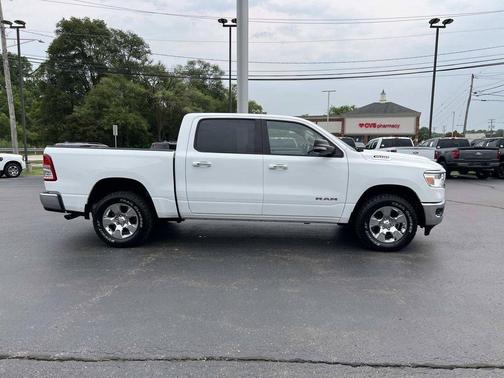 Bright White Clearcoat 2019 RAM 1500 Big Horn