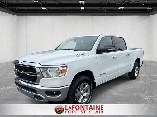 Bright White Clearcoat 2019 RAM 1500 Big Horn