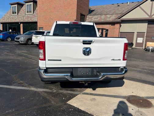 Bright White Clearcoat 2019 RAM 1500 Big Horn