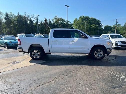 Bright White Clearcoat 2019 RAM 1500 Big Horn