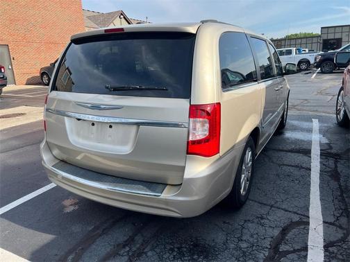 2012 Chrysler Town & Country Touring