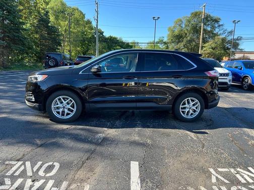 Black Metallic 2022 Ford Edge SEL