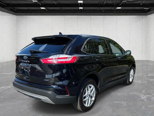 Black Metallic 2022 Ford Edge SEL