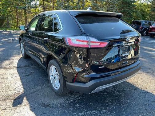 Black Metallic 2022 Ford Edge SEL