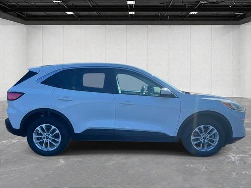Oxford White 2020 Ford Escape SE