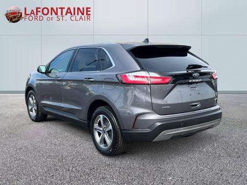 Gray Metallic 2022 Ford Edge SEL