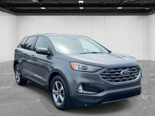 Gray Metallic 2022 Ford Edge SEL