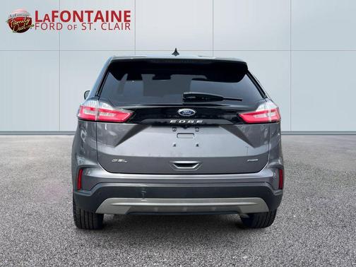 Gray Metallic 2022 Ford Edge SEL