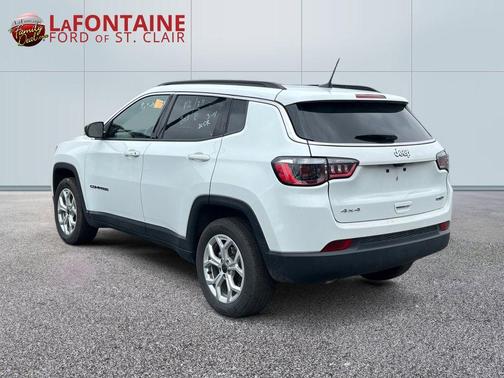 Bright White Clearcoat 2025 Jeep Compass Latitude