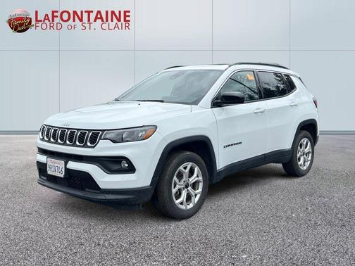 Bright White Clearcoat 2025 Jeep Compass Latitude