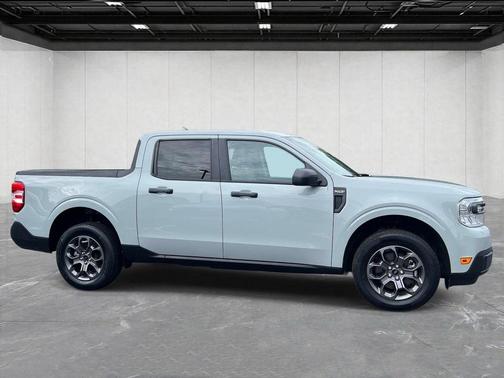 Cactus Green / Gray 2022 Ford Maverick XLT