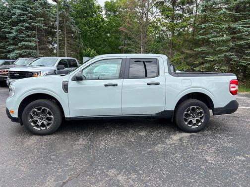 Cactus Green / Gray 2022 Ford Maverick XLT