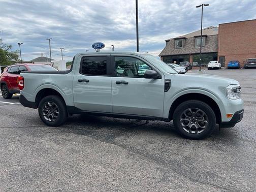 Cactus Green / Gray 2022 Ford Maverick XLT