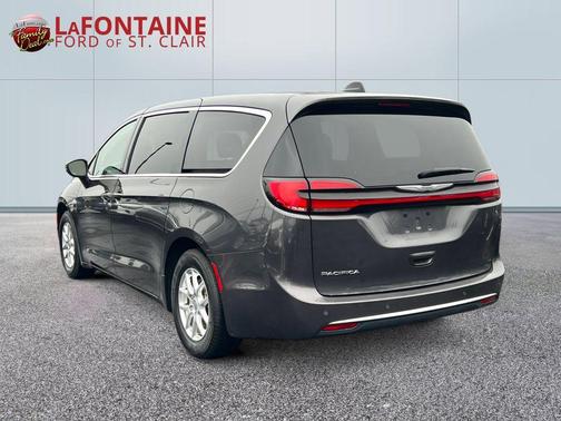2023 Chrysler Pacifica Touring-L
