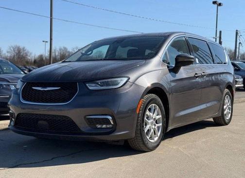2023 Chrysler Pacifica Touring-L
