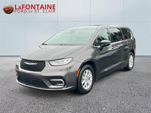 2023 Chrysler Pacifica Touring-L