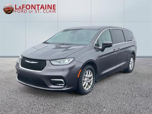 2023 Chrysler Pacifica Touring-L