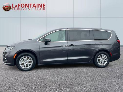 2023 Chrysler Pacifica Touring-L