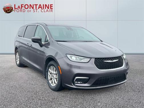 2023 Chrysler Pacifica Touring-L