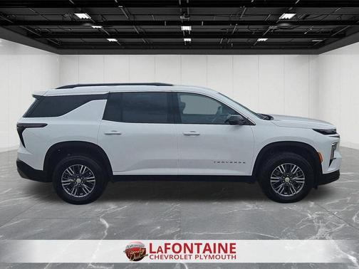 Summit White 2025 Chevrolet Traverse LT