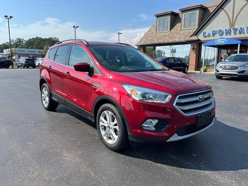 Ruby Red Metallic 2017 Ford Escape SE