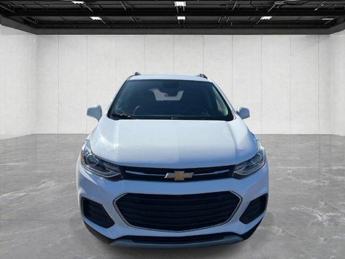 Summit White 2018 Chevrolet Trax LT