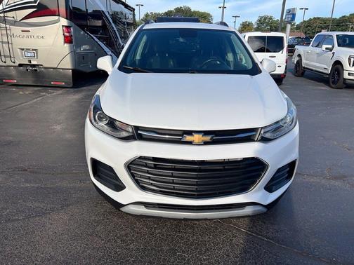 Summit White 2018 Chevrolet Trax LT