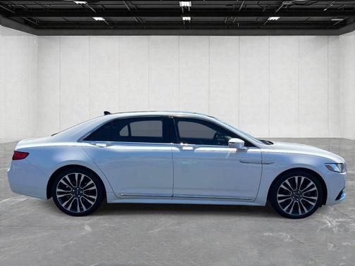 White Platinum Clearcoat Metallic 2018 Lincoln Continental Select