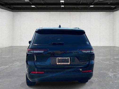 Diamond Black 2022 Jeep Grand Cherokee L Laredo