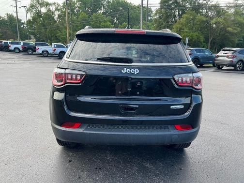 Diamond Black 2018 Jeep Compass Latitude