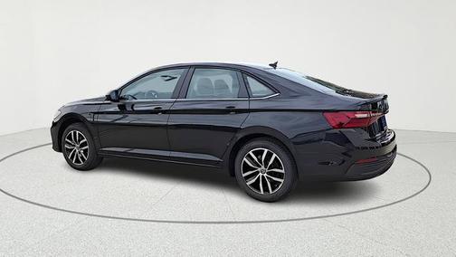 Deep Black Pearl 2026 Volkswagen Jetta 1.4T SE