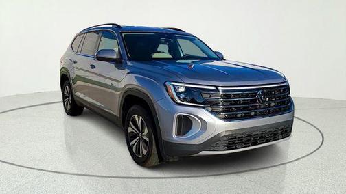 Silver Mist Metallic 2024 Volkswagen Atlas 2.0T SE